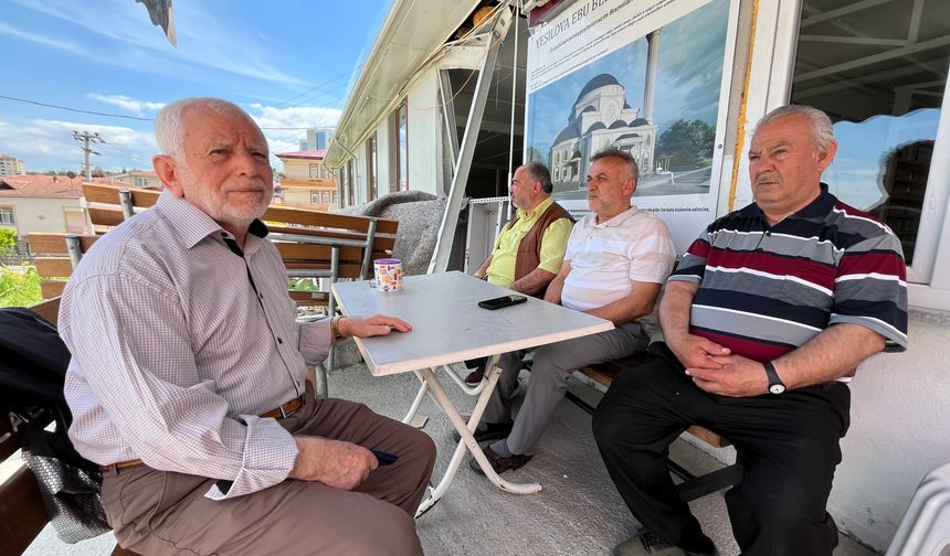Otomobil camiye çarptı