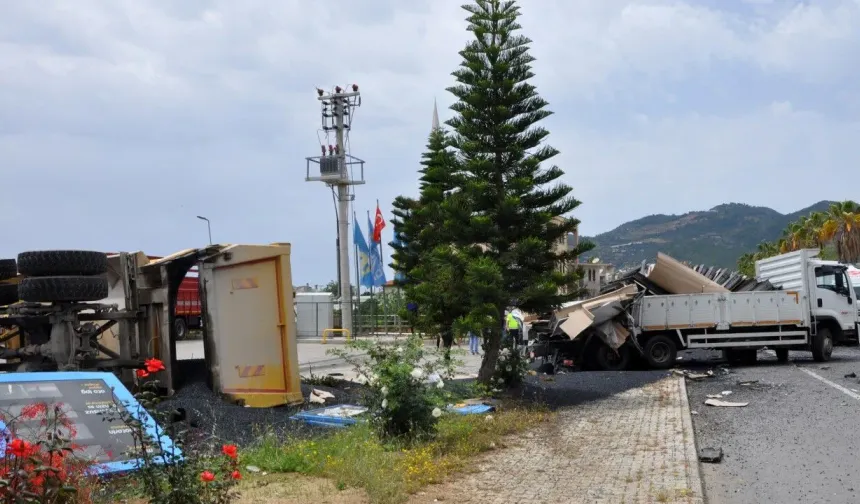 Antalya'da kamyon kazası