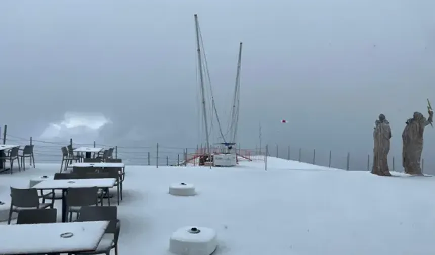 Antalya'ya mayıs ayında kar yağdı