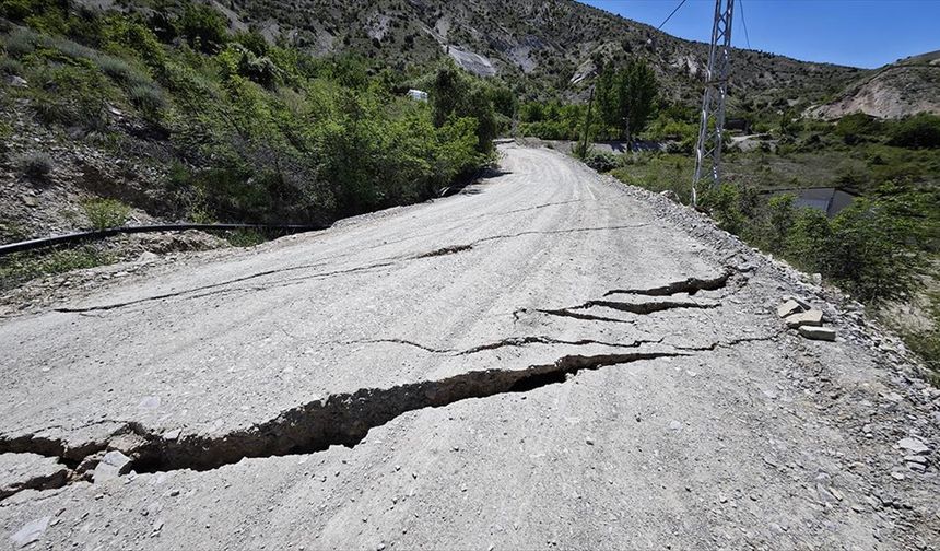 Erzurum'da toprak kayması