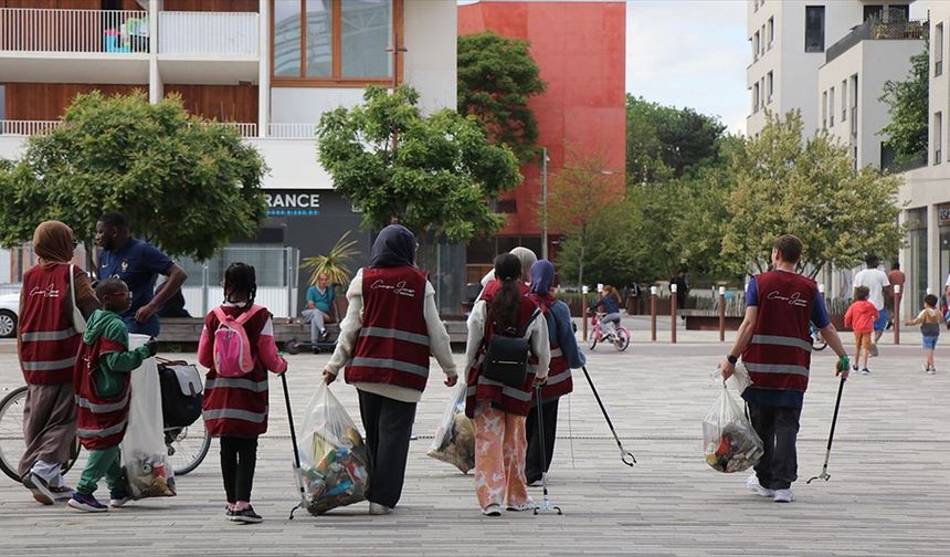 Fransa'da Müslümanlar çevre temizliğine dikkat çekti
