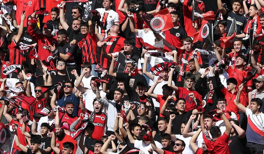 Gençlerbirliği taraftarı şampiyonluğu dev ekranla kutlayacak