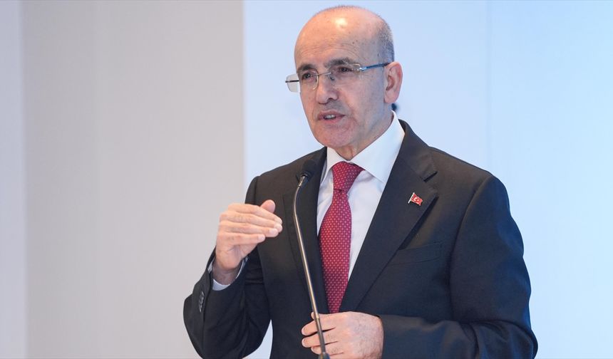 Mehmet Şimşek, Londra'da