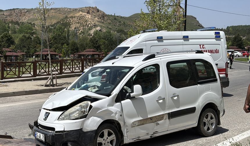 Sivas'ta feci kaza: yaralılar var
