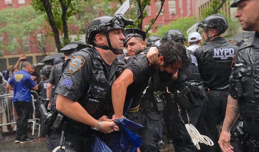 ABD'de Protestoculara Gözaltı