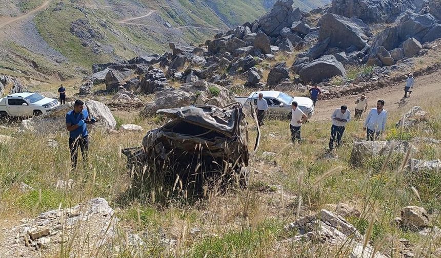 Batman'da araç şarampole yuvarlandı