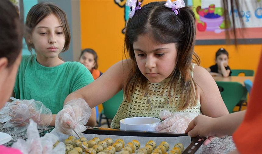 İlkokul öğrencileri yaşam becerilerini mutfakla geliştiriyor!