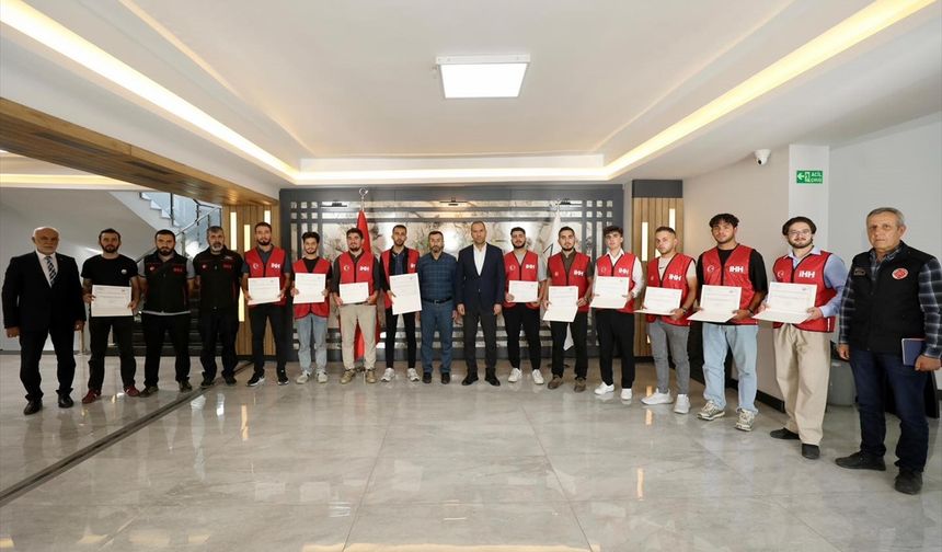 Niğde'de Gönüllü İtfaiyecilerden Sertifika