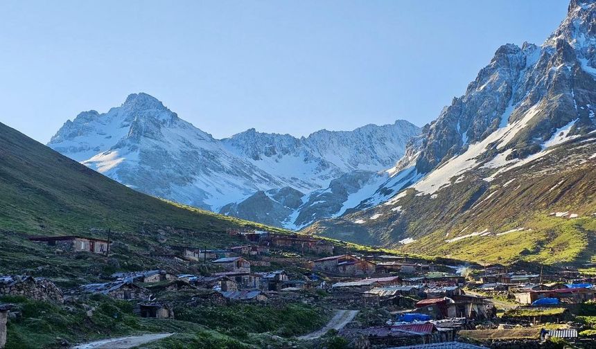 Rize'ye haziranda kar yağdı