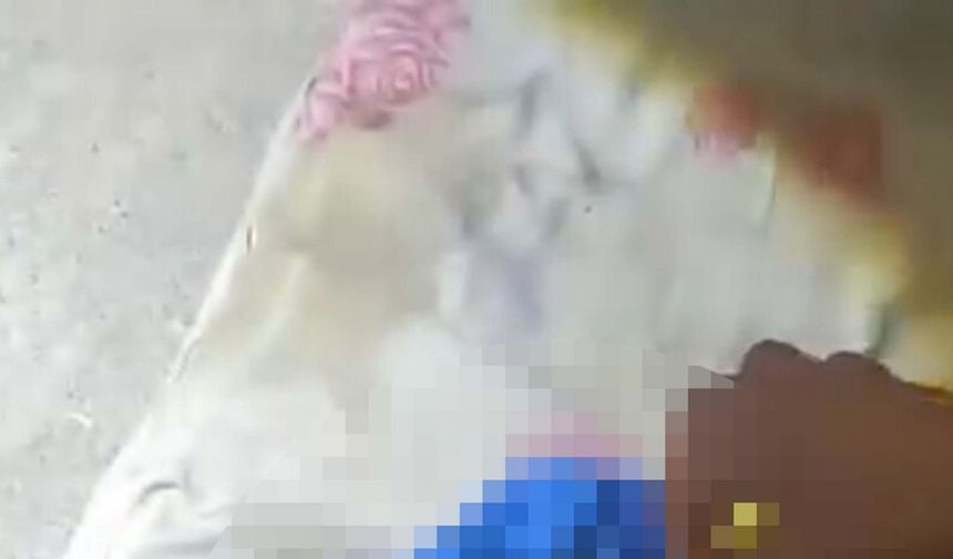 Evin çatısında doğan bebek yaşamını yitirdi