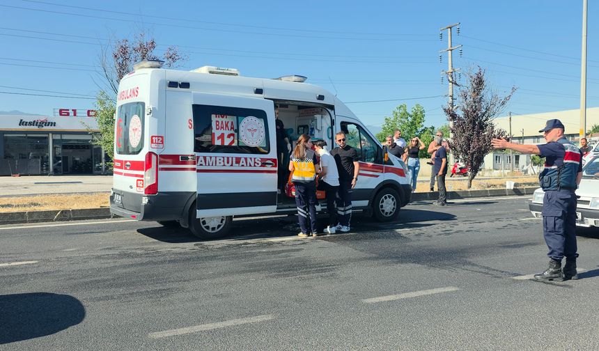 İşçileri taşıyan minibüsler çarpıştı