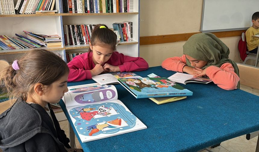 Kadın Muhtar, Mahallesine Kütüphane Açtı