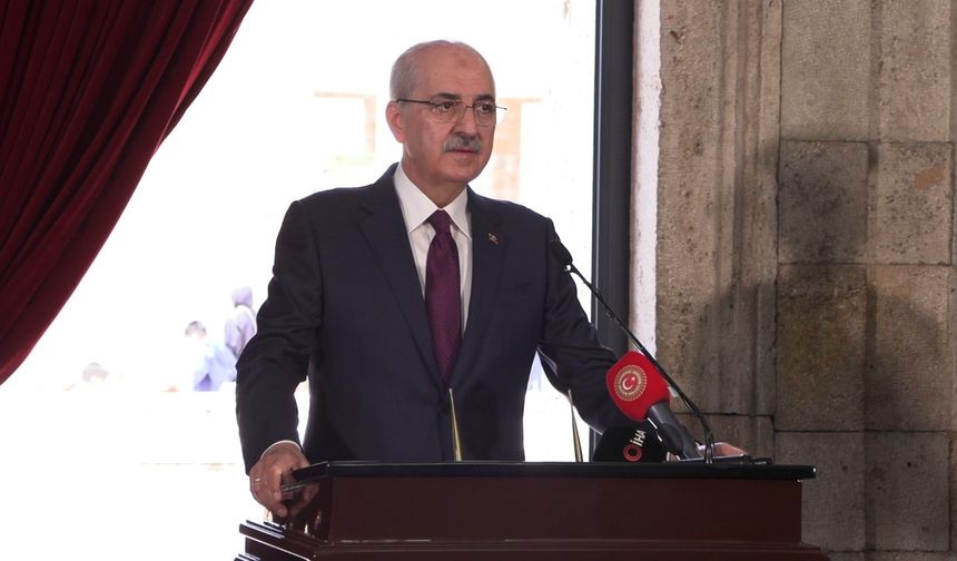 Kurtulmuş, Anıtkabir'i Ziyaret Etti