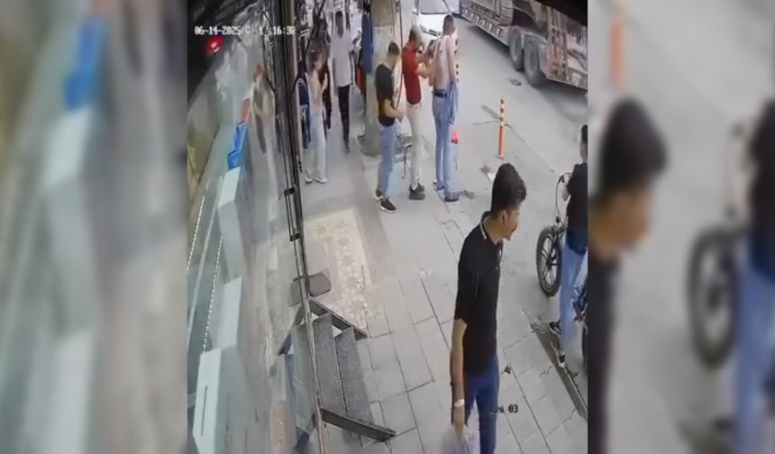 Malatya'da İş Makinesi Yüklü TIR'ın Lastiği Patladı