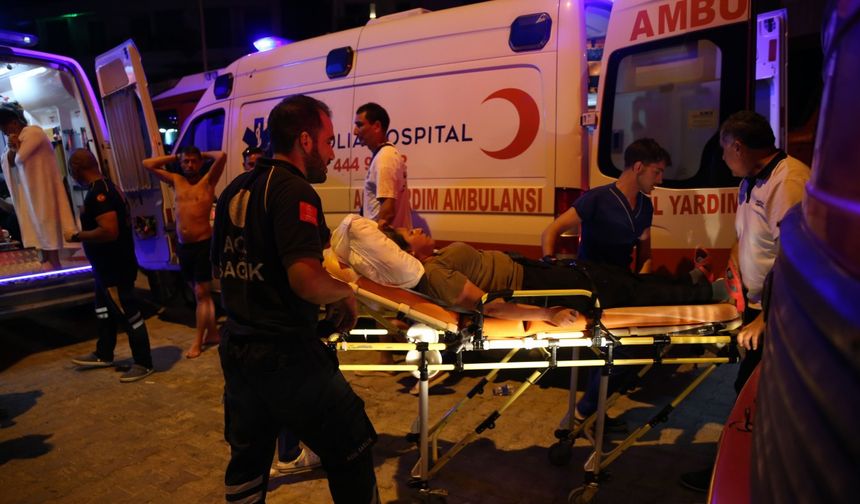 Otelde Yangın Çıktı Turistler Tahliye Edildi