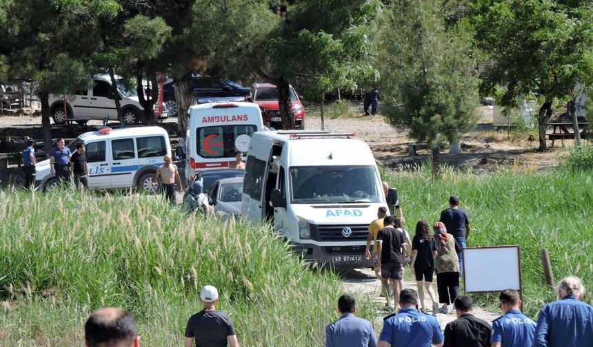 Salda Gölü'nde boğulma tehlikesi geçirdi