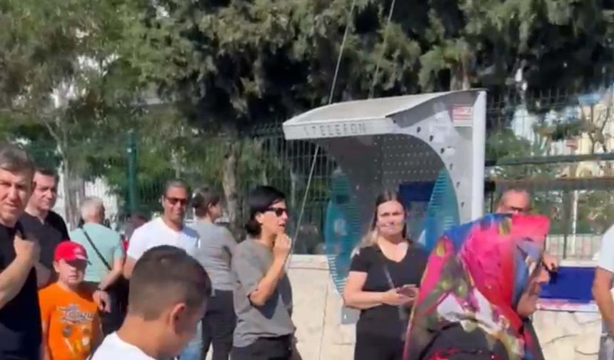 Sınava geç kalan öğrencilere polislerden yardım