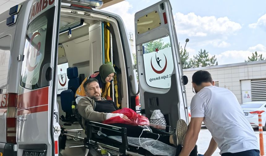 Testere ile kendini yaraladı