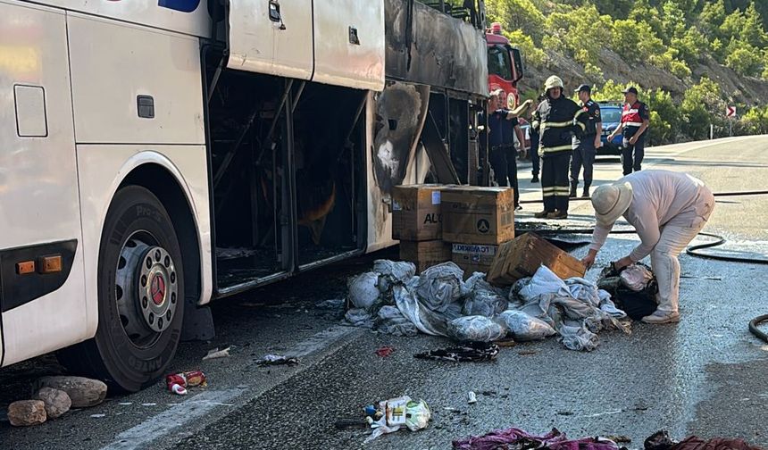 Yolcu otobüsü seyir halinde yandı
