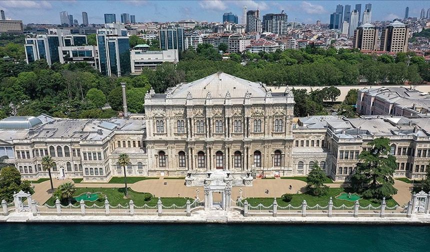 Boğaz'ın İncisi: Dolmabahçe Sarayı