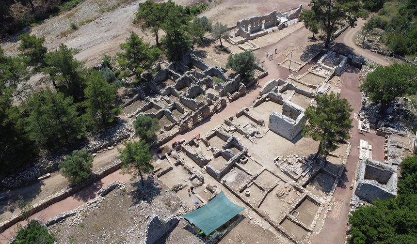 Olympos Antik Kenti'nde Yeni Mozaikler Bulundu