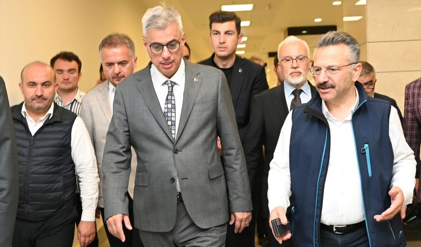 Bakan Memişoğlu'ndan Eskişehir'deki orman yangınında yaralanan orman işçisine ziyaret
