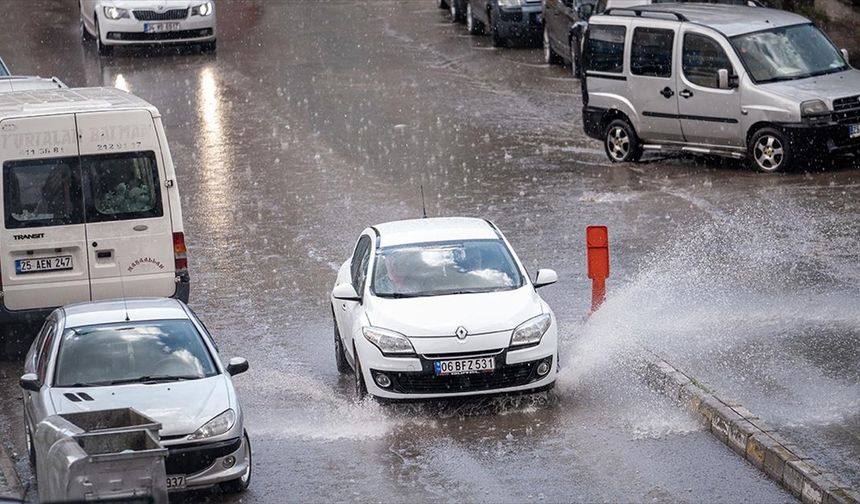 Erzurum'da sağanak yağış!