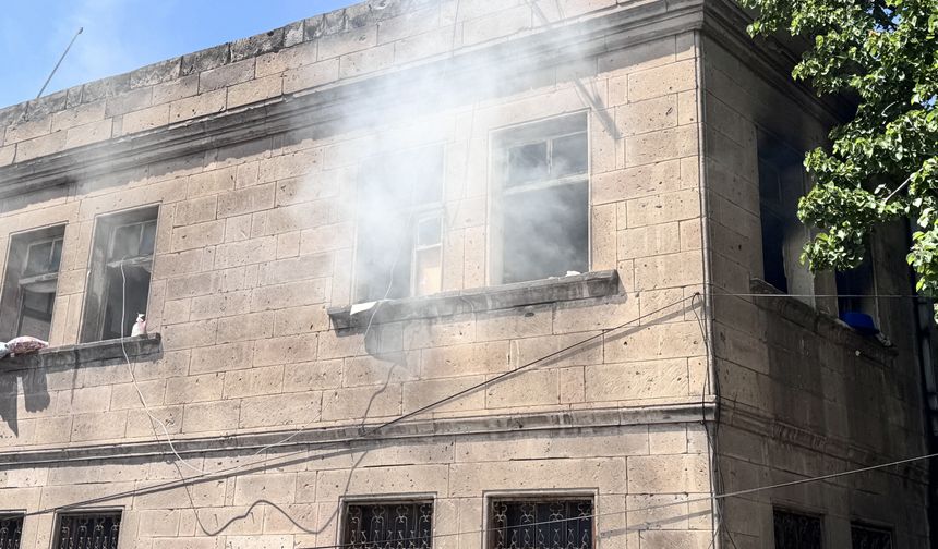 Kayseri'de Evde Çıkan Yangından 6 Kişi Kurtarıldı
