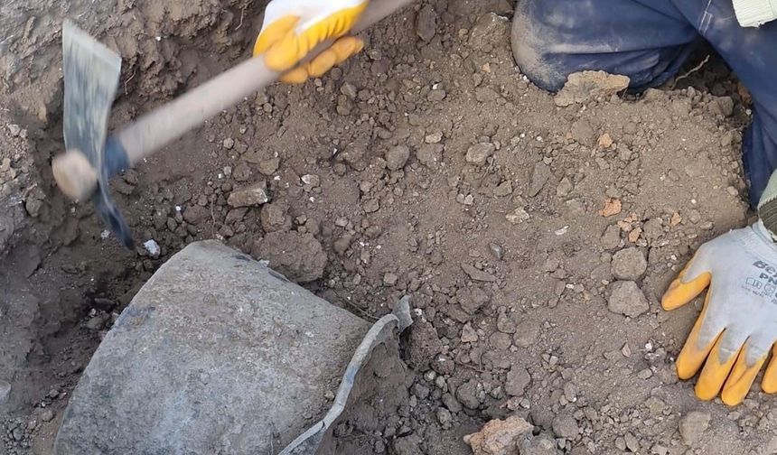 Bergama Antik Kenti’nde 1400 Yıllık Bronz Kazan Bulundu