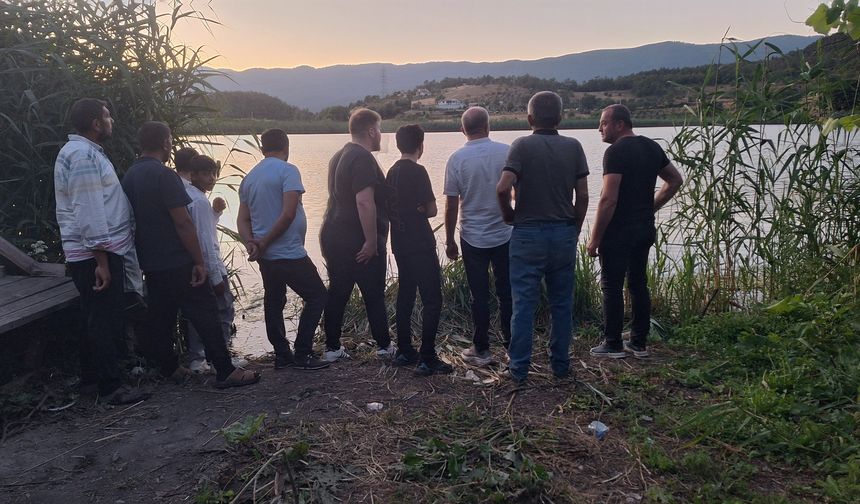 Bolu'da kayık alabora oldu