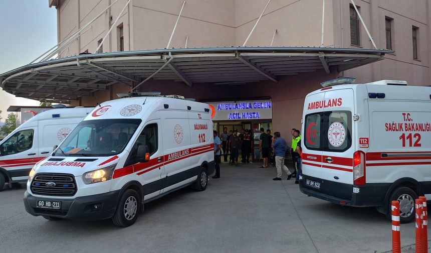 Emekli polis tartıştığı husumetlilerini vurdu