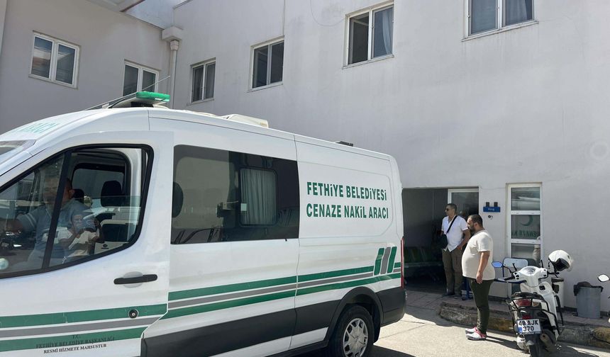 Havuzda Fenalaştı, Hastanede Kurtarılamadı