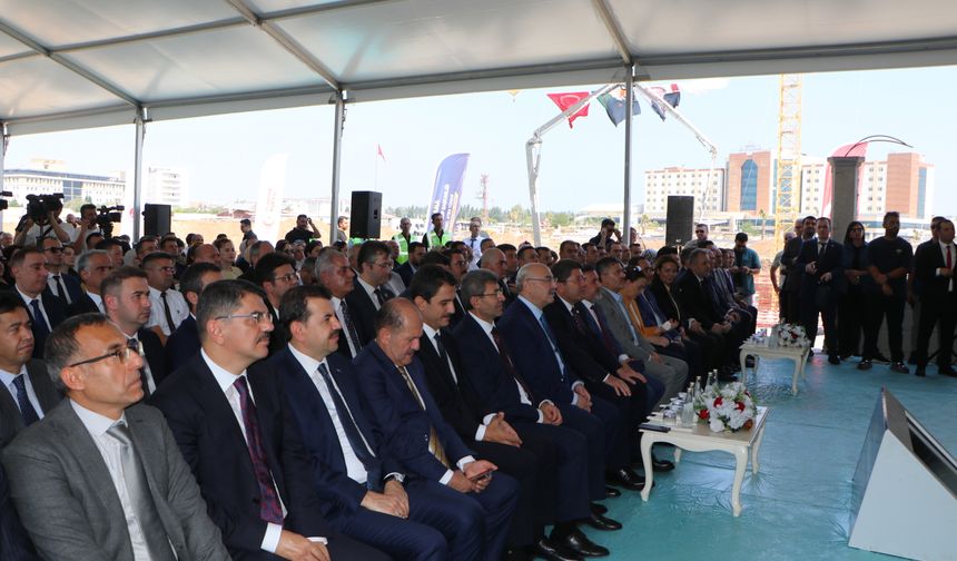"Herkesin kardeşçe yaşadığı bir döneme giriyoruz"