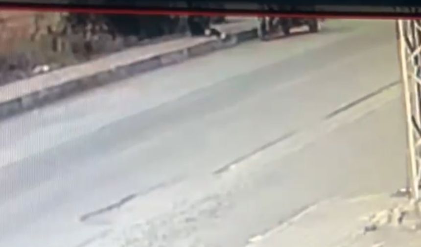 Tartıştığı oğlunu bıçaklayarak öldürdü; cinayet kamerada
