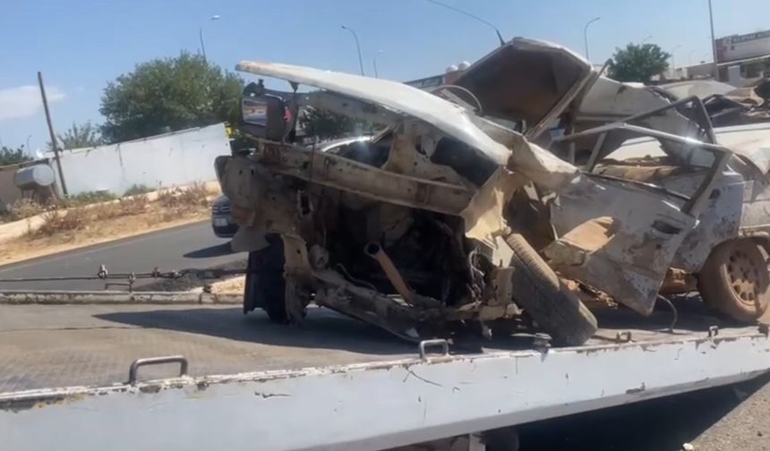 Viranşehir'de iki otomobil kafa kafaya çarpıştı