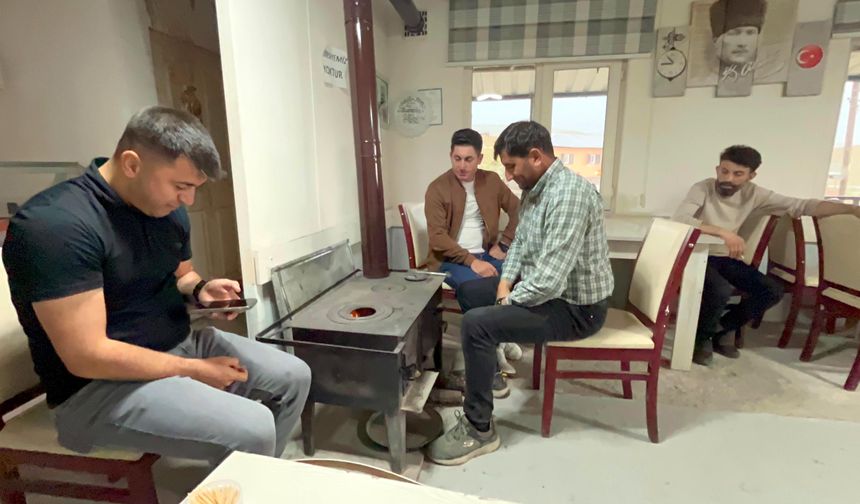 Yazın ortasında soba yakıyorlar