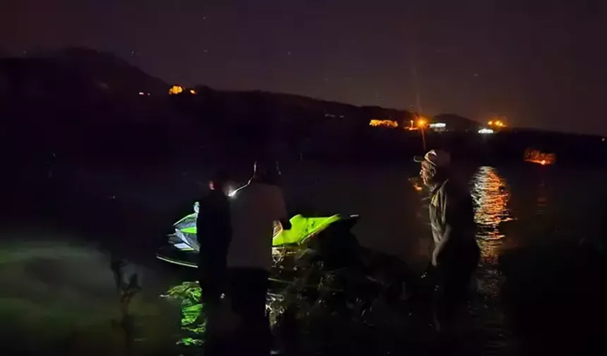 Murat Nehri'nde Adacıkta Mahsur Kalan 4 Kişi Jet Ski ile Kurtarıldı