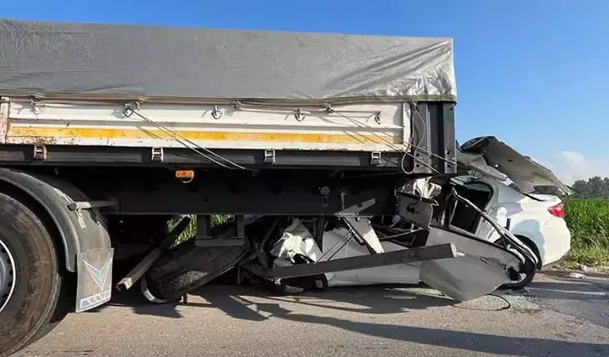Otomobil TIR'ın Altına Girdi! 1 Kişi Hayatını Kaybetti