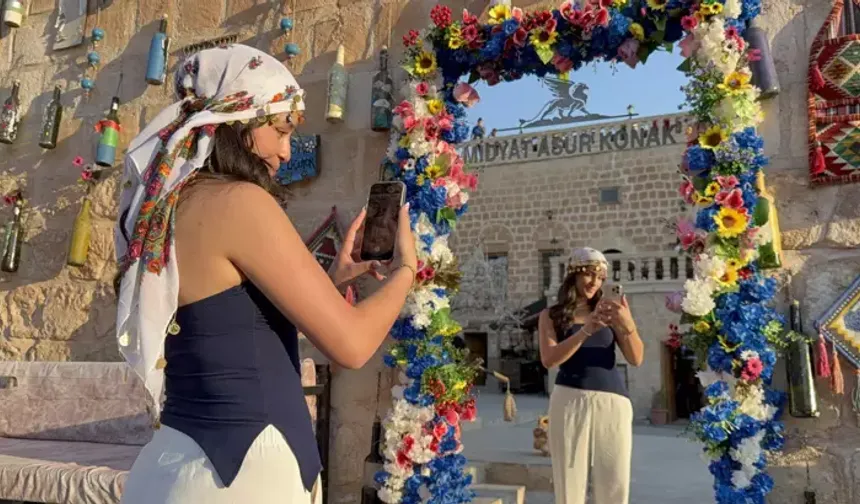 45 Derece Sıcağa Rağmen Midyat’a Turist Akını