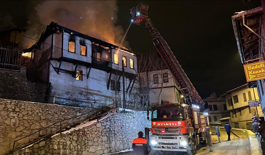 Safranbolu'da 2 katlı tarihi konak yandı
