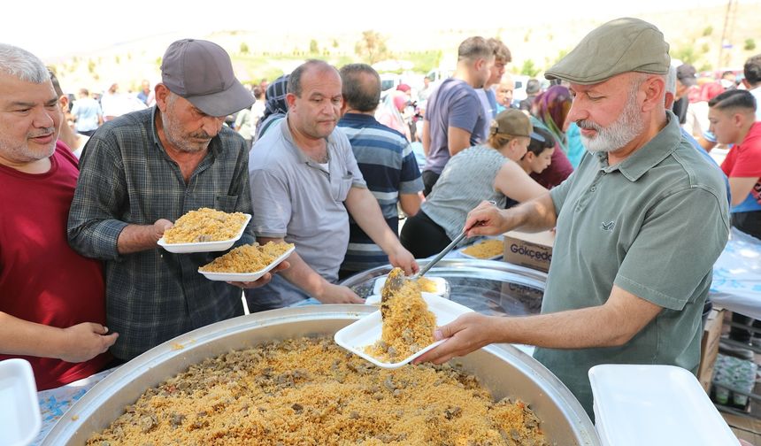 Çolakbayrakdar Pilav Şenliğinde Halkla Buluştu
