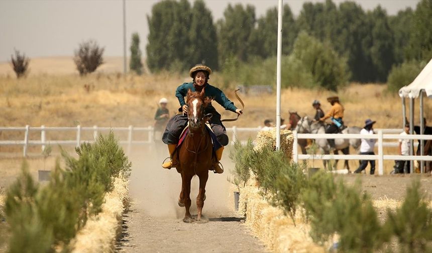 'Kadın Süvariler' Ecdadın İzinden Gidiyor