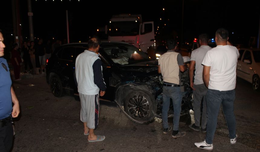 Aksaray'da cip ve otomobil çarpıştı