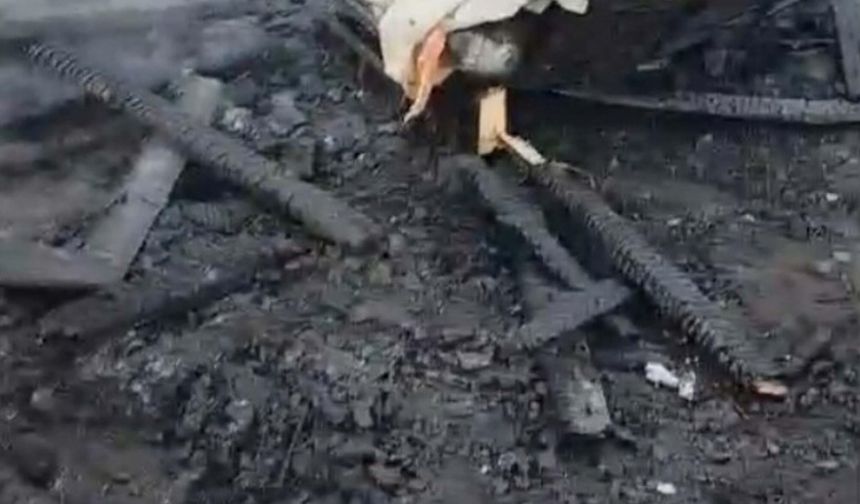 Barakadaki yangın, bitişiktekilere de sıçradı; 1 kişi hayatını kaybetti