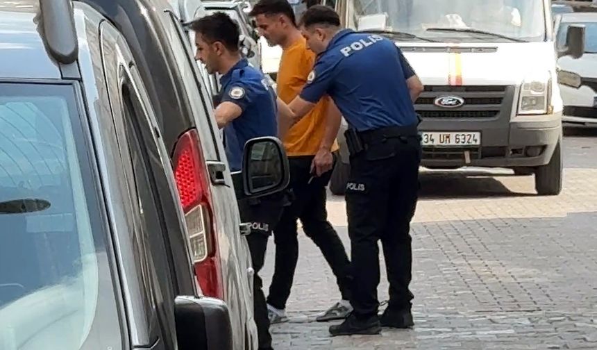Çatıya çıkan şahıs kaçak göçmen çıktı