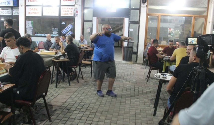 Çay Dağıtırken Fenomen Oldu