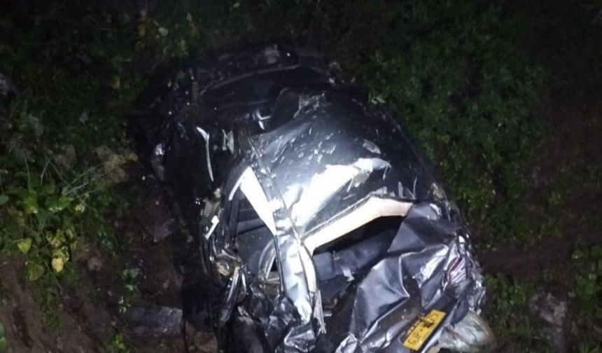 Giresun'da otomobil uçurumdan yuvarlandı