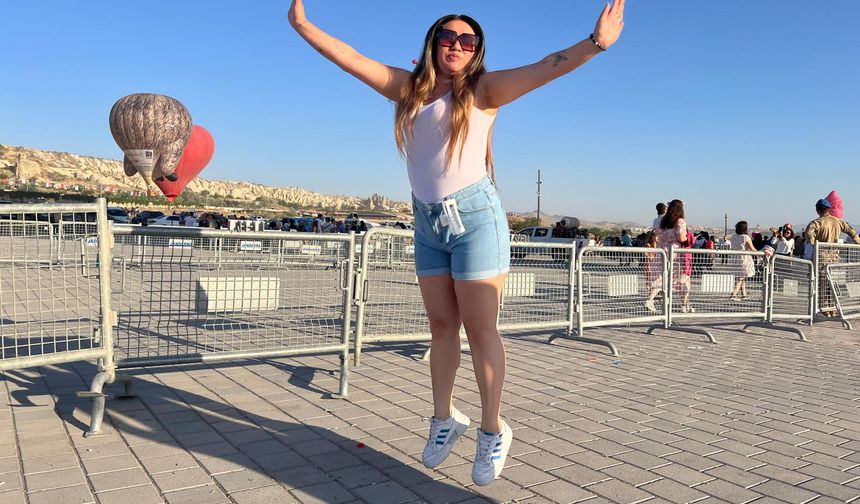 Kapadokya'da özel figürlü renkli balon festivali
