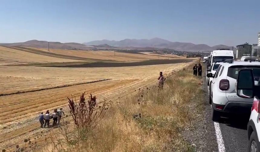 Malazgirt Kutlamalarına Giden Minibüs Devrildi