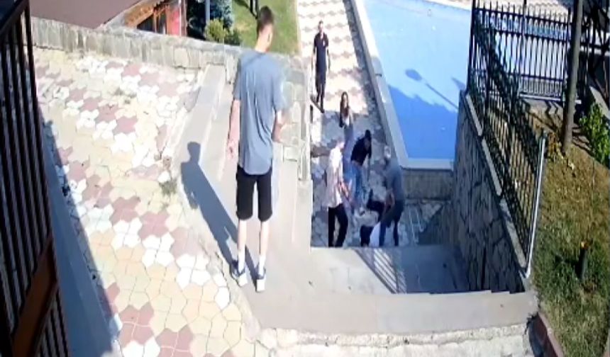 Muhtar, uyardığı içi bıçaklandı